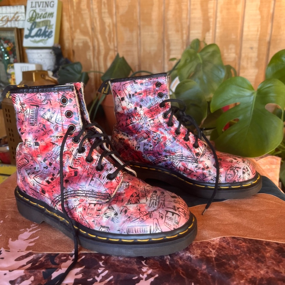 Dr marten pink London icons leather boots size 5 or 6 faded size rare vintage
